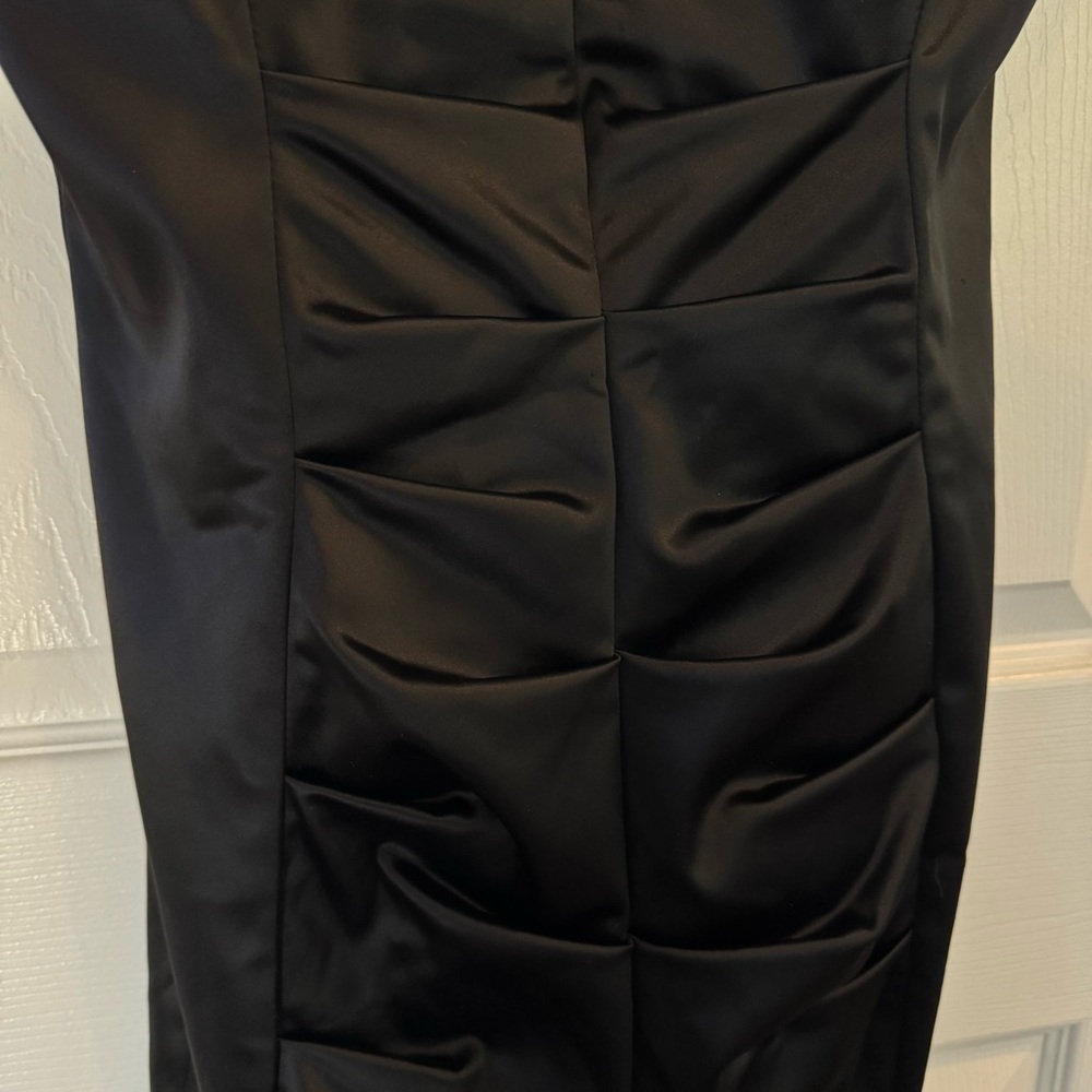 Nicole Miller Collection Black Strapless Ruched Satin Dress – Size 10 - Picture 3 of 5